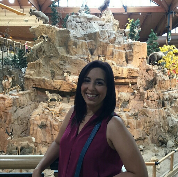 Meet your Posher, Melissa - Picture 3 of 4